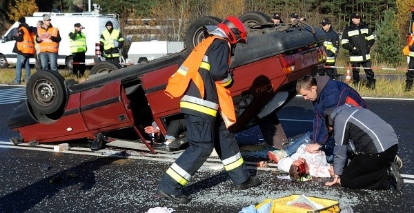 Ratownicy mieli doskonałą okazję do przećwiczenia wszelkich wariantów ratowania poszkodowanych z wypadku.