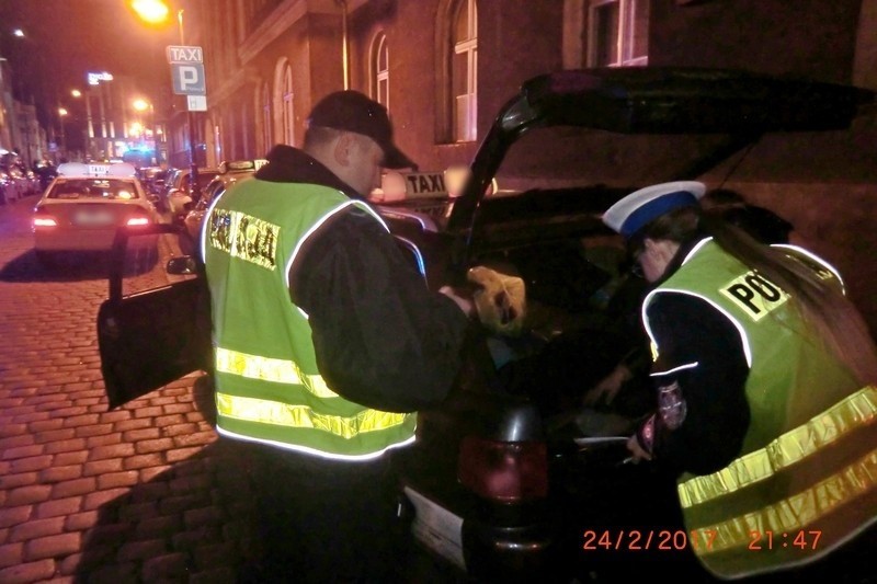 Poznań: Policjanci skontrolowali taksówkarzy. 4 mandaty i...