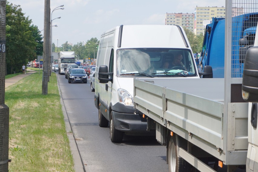 Autokar uległ awarii na al. Solidarności w Lublinie i blokował ruch