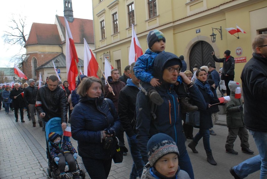 MSWiA wprowadzi czasowy zakaz noszenia broni w Święto Niepodległości 11 listopada. Będzie obowiązywał również w Krakowie