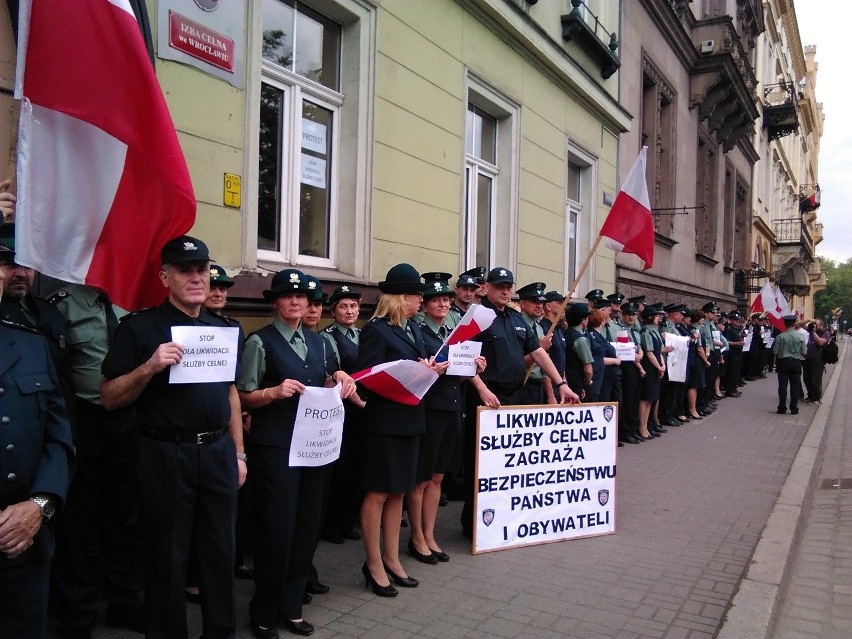 Wrocław: Celnicy znów protestowali. Dziś 200 osób [ZDJĘCIA]