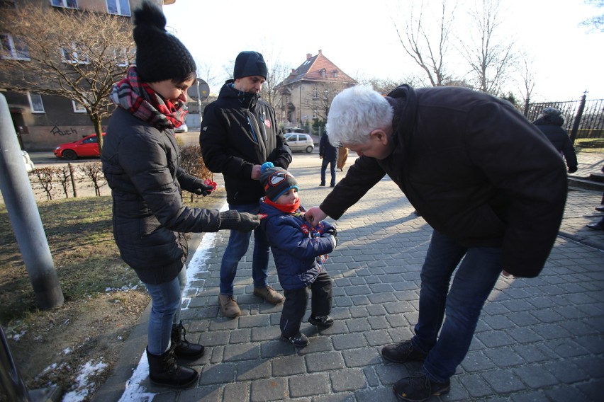 WOŚP 2018: W całym kraju tysiące wolontariuszy zbierało...