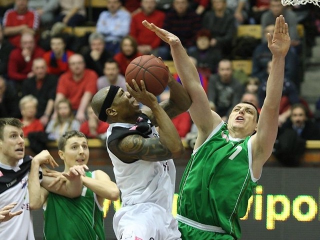 W meczu Tauron Basket Ligi Energa Czarni Słupsk pokonała Śląsk Wrocław 76:65.