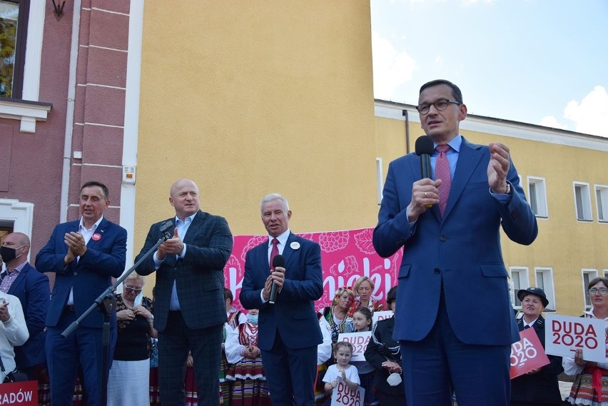 W Kraśniku premiera Mateusza Morawieckiego powitał tłum...