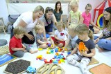 Zajęcia dla małych dzieci w Toruniu. Gdzie wybrać się z maluchem? Rodzice, sprawdźcie nasze propozycje!