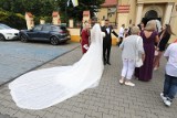 Jakub Kiwior się ożenił! Sakramentalne "tak" wypowiedział w Tychach.  Ten ślub przejdzie do historii. ZDJĘCIA