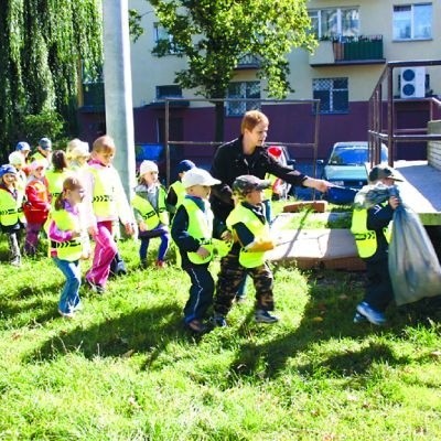 W "Sprzątaniu Świata&#8221; biorą udział nawet przedszkolaki (na zdj. maluchy z MP nr 1 w Zambrowie podczas ubiegłorocznej akcji)
