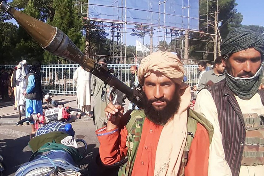 Błyskawicza ofensywa Talibów w Afganistanie. "20 lat operacji wojskowej zmarnowanych w 20 dni"