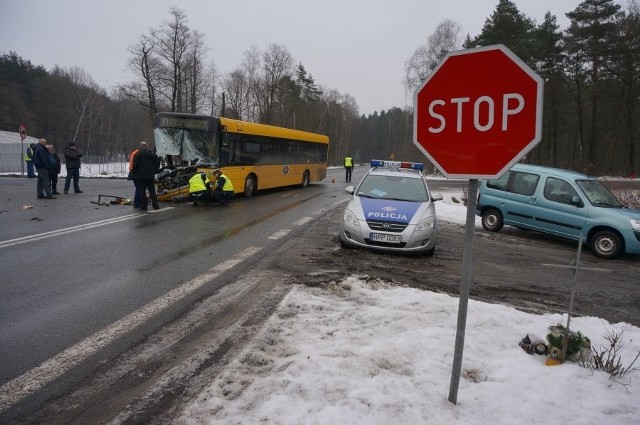 Wypadek autobusu w Gliwicach. 7 osób rannych. Kierowca TiRa nie zatrzymał się na skrzyżowaniu