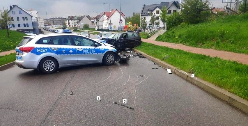 Suwałki. Areszt dla kierowcy BMW podejrzanego o spowodowanie wypadku pod wpływem narkotyków i ucieczkę. Zobacz wideo z pościgu