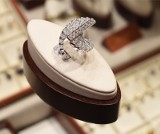 Polacy idą śladem innych i kupują coraz więcej biżuterii z brylantami oraz diamentów - w celach inwestycyjnych