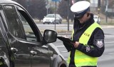 Piraci drogowi pod Krakowem. Ponad 60 wykroczeń w ciąg jednego dnia. Policjanci drogówki sypią mandaty