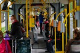 MPK Poznań: Kamery sprawdzą, czy nie ma tłoku. Dodatkowe autobusy i tramwaje poza rozkładem. Sprawdź, co zmieni się w strefie czerwonej