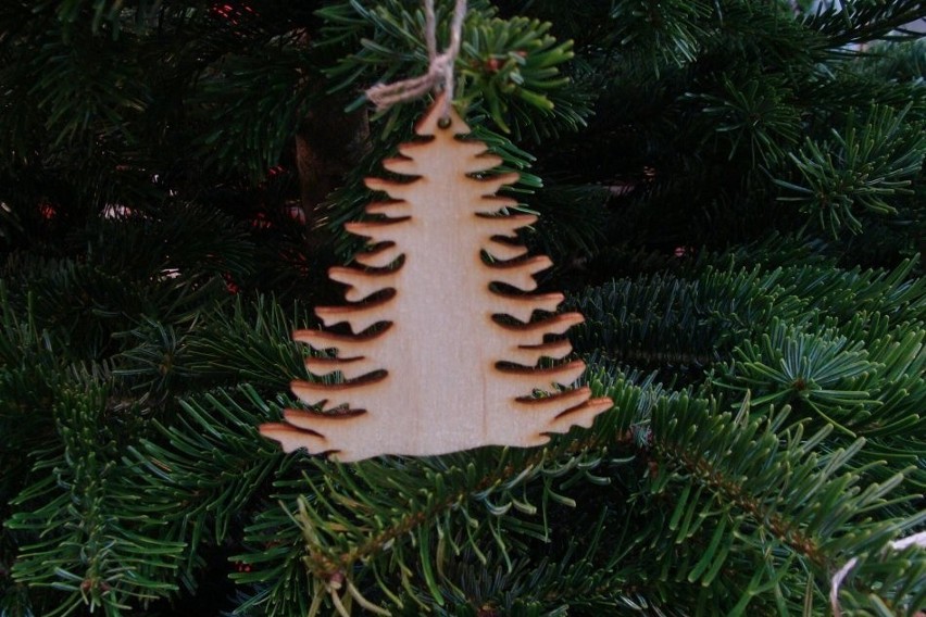 Drewniana choinka będzie idealną ozdobą na świąteczne...