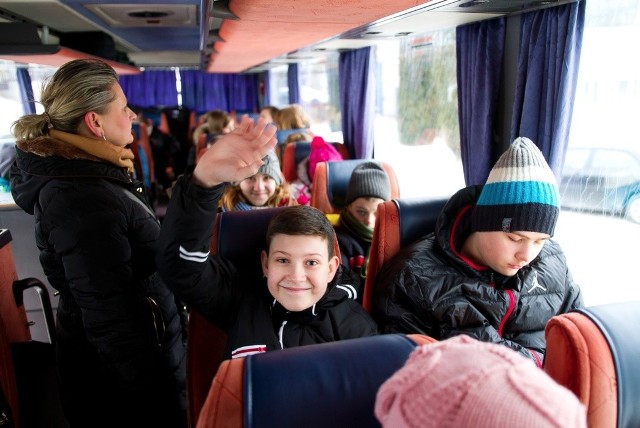 Podopieczni fundacji na ferie wyruszyli z Białegostoku w piątek z rana. Turnus w Zakopanem zakończą 8 lutego. W tym czasie będą m.in. jeździć na nartach, chodzić na basen. Program aktywności fizycznej został przygotowany pod nadzorem lekarzy specjalistów onkologii oraz rehabilitacji dziecięcych.