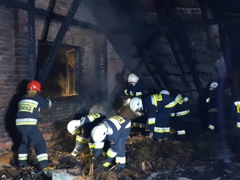 Janczowa pożar budynku gospodarczego. 59 strażaków walczyło z ogniem [ZDJĘCIA]