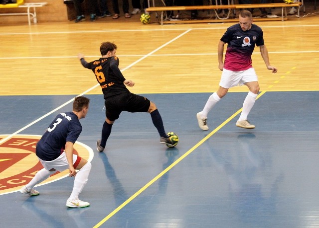 W środę w Stalex Lidze w Świeciu rozegrano pierwszy mecz extraligi. Obrońca tytułu mistrzowskiego Euro-Drób Toruń pokonał Chełmża Futsal Team 4:0.