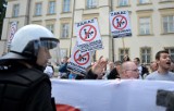 Kraków. Narodowcy manifestują, marsz Równości w asyście policji [ZDJĘCIA, WIDEO]
