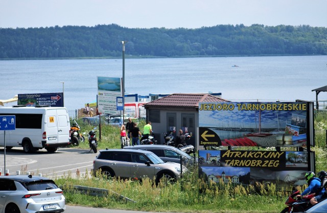 Przystanek, do którego dojedzie i skąd będzie odjeżdżał bezpłatny autobus podczas Dni Tarnobrzega znajduje się przy wjeździe głównym nad Jezioro Tarnobrzeskie.