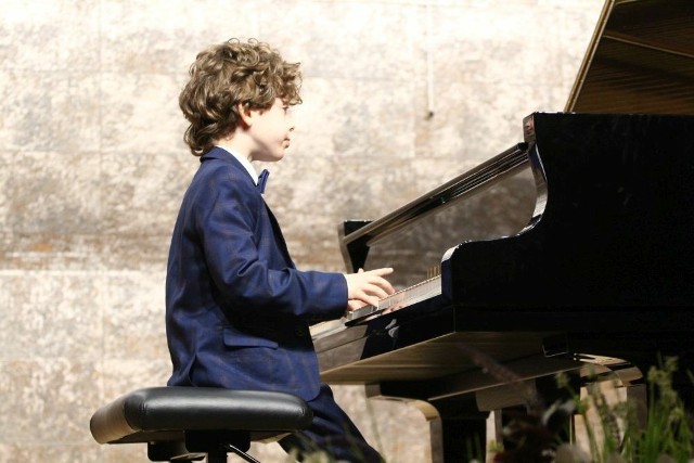55 młodych pianistów z całej Polski wzięło udział w XXXIX konkursie "Nad Kamienną" w Skarżysku - Kamiennej.