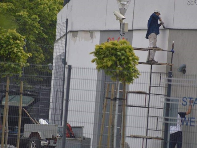 Trwają prace na stadionie miejskim.