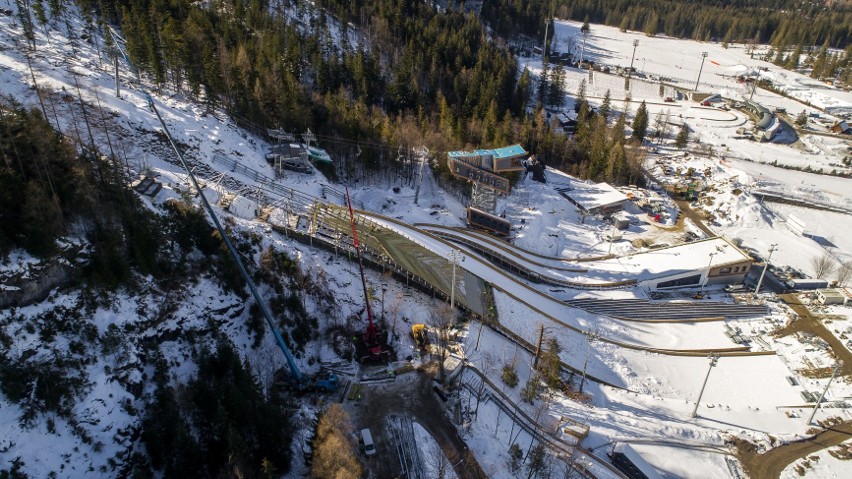 Zakopane. Kompleks Średniej Krokwi już prawie gotowy! Roboty na skoczniach idą pełną parą pomimo zimy. Kiedy pierwsze skoki?