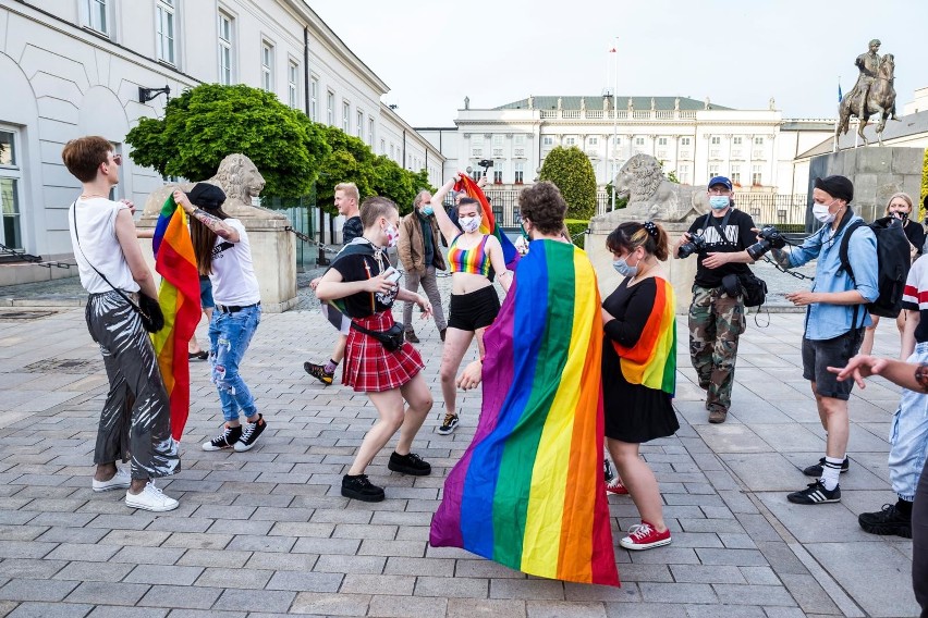 W Boże Ciało przed Pałacem Prezydenckim w Warszawie odbyła...