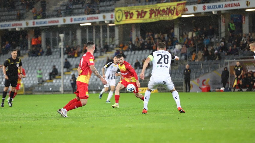 Fortuna 1 Liga. Korona przegrała z Sandecją Nowy Sącz 0:1. To pierwsza porażka kieleckiej drużyny w tym sezonie [ZDJĘCIA]