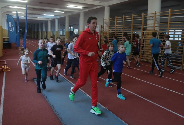 Zajęcia dla dzieci i młodzieży odbyły się w hali Miejskiego Stadionu Lekkoatletycznego w Szczecinie.