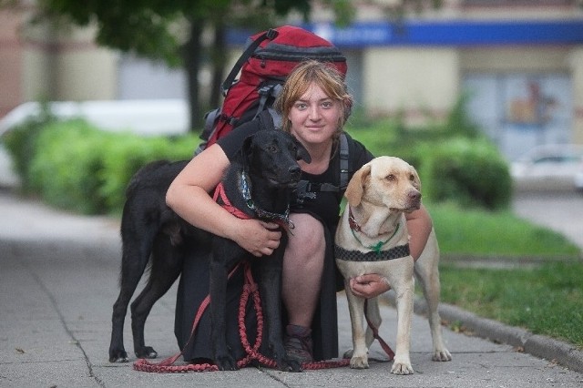 Po krótkiej wizycie w Łodzi pani Ania w czwartek ruszyła w dalszą drogę.