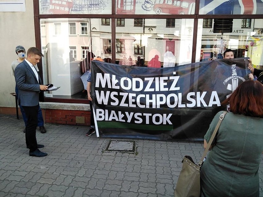 Młodzież Wszechpolska zorganizowała protest przeciwko...