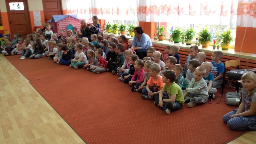 Dzieci z PM nr 8 w Ostrołęce wystawiły bajkę dla starszych kolegów [ZDJĘCIA]