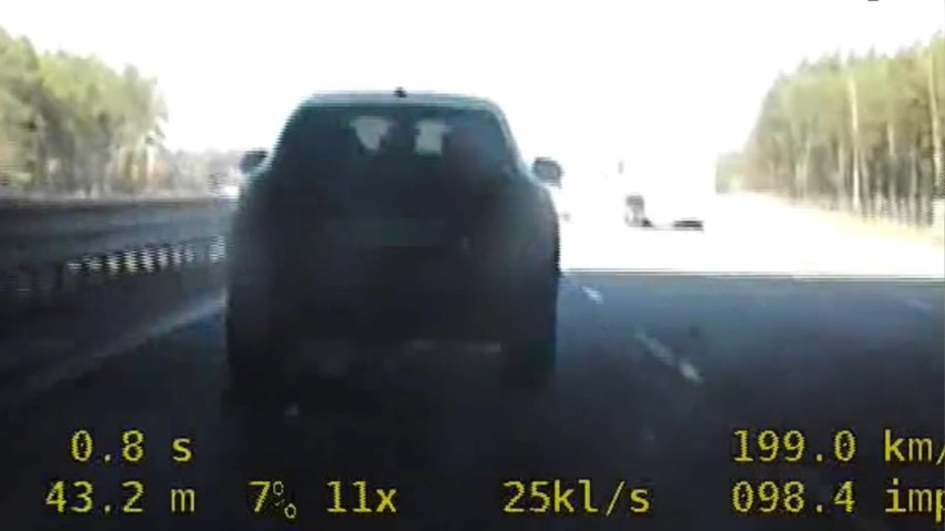 Pirat drogowy zatrzymany przez autostradówkę na A-1. Jechał szybciej aż o 72 km/h! Video