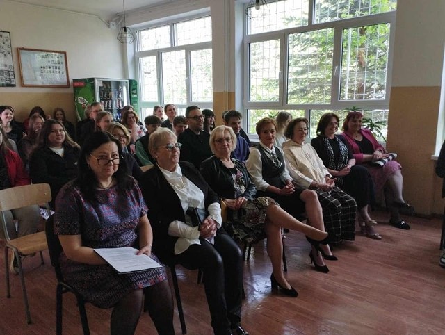 Uroczystość rozdania świadectw dla maturzystów  I Społecznego Liceum Ogólnokształcącego STO w Radomiu. Więcej na kolejnych zdjęciach