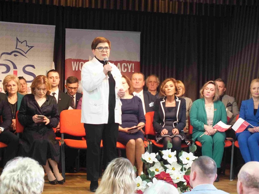 Beata Szydło przyjechała do Starachowic. Zachęcała do wzięcia udziału w wyborach. Kto był na spotkaniu? 