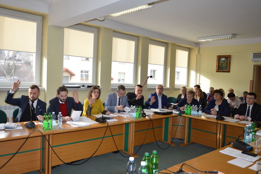 Samorządy miejski i powiatowy pomagają w przygotowaniu remonctu Alei 3 Maja w Ostrowcu