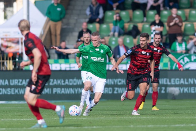 Piłkarze Warty Poznań zremisowali z Górnikiem Zabrze 0:0. To był bardzo słaby mecz obu zespołów. W końcówce Warcie trochę dopisało szczęście, ale wcześniej dwie dobre sytuacje zmarnował Zrelak. O poziomie meczu najlepiej świadczy to, że Warta ani razu celnie nie strzeliła na bramkę zabrzan, a Górnicy mieli tylko jedno celne uderzenie.Zobacz, jak oceniliśmy Zielonych ---> 