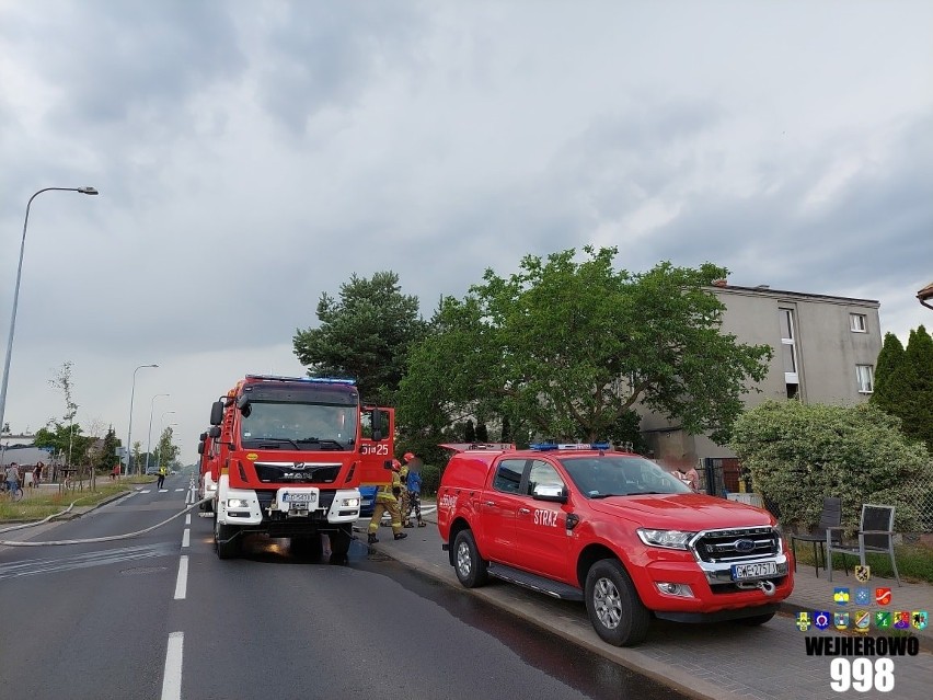 Pożar budynku jednorodzinnego w Wejherowie. Na miejscu był ZRM oraz pogotowie gazowe i energetyczne 30.06.2022 r.