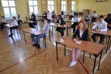 Egzamin ósmoklasisty w Częstochowie. Uczniowie zmierzyli się z językiem polskim. Tak wyglądał ten dzień w SP nr 16