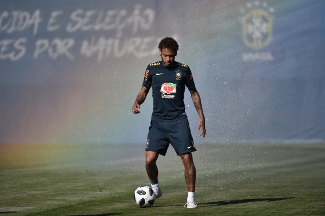 Neymar w czasie otwartego treningu Brazylii na mundialu w Rosji.