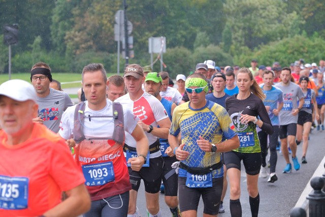 42. PZU Orlen Maraton Warszawski 2020. Zdjęcia uczestników I. Tysiąc  biegaczy na ulicach stolicy [ZDJĘCIA, GALERIA, CZĘŚĆ I] | Sportowy24