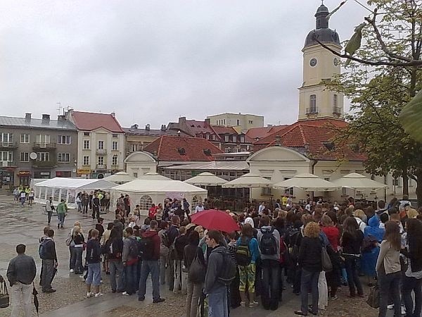 Serial "Blondynka" powstaje w Białymstoku. Julia Pietrucha zobaczy Rynek Kościuszki.