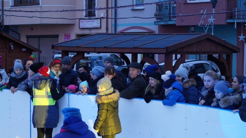 Kłobuck: Tłumy na otwarciu lodowiska i uruchomienia...