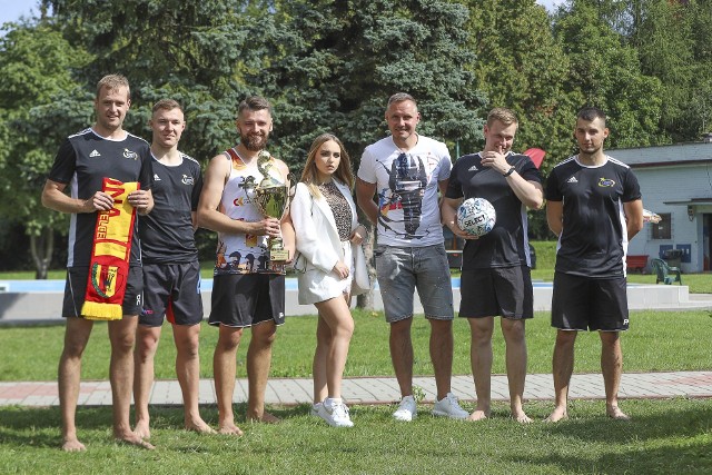 Puchar dyrektora sportowego Korony Kielce Pawła Golańskiego dla Trofeksu.