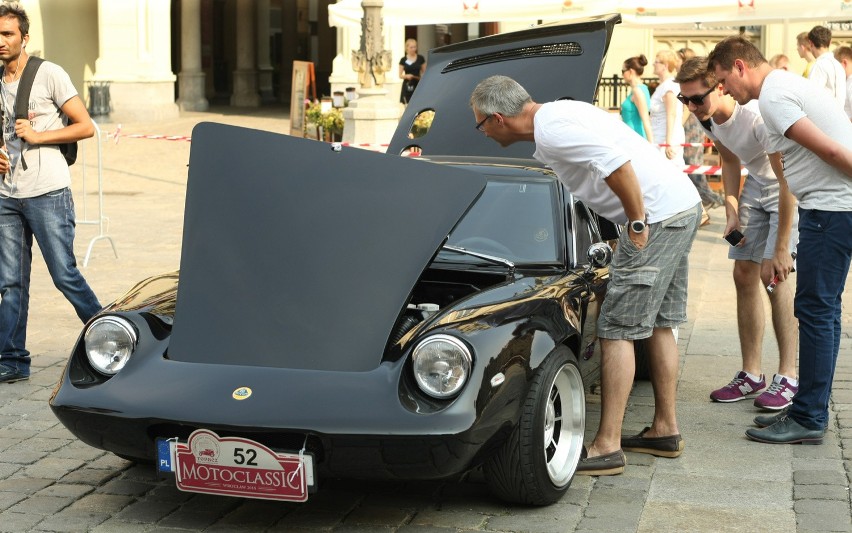 Motoclassic 2015 - zlot starych aut - pokazy na wrocławskim...