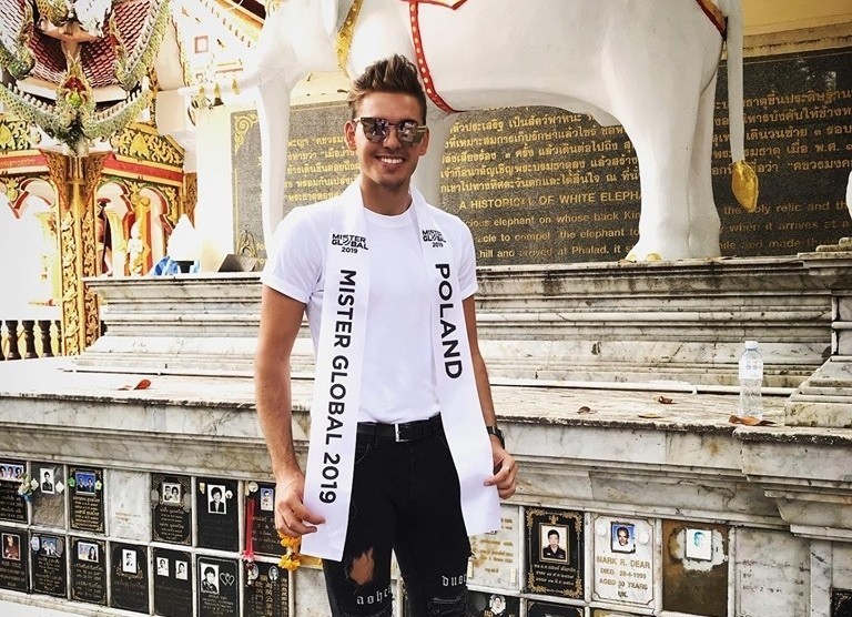 Alwernia. Michał Grudzień poleciał do Tajlandii. Będzie reprezentować Polskę w konkursie Mister Global 2019