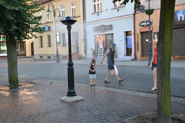 Propozycja na upały - nowy zraszacz stanął na rynku w Żorach