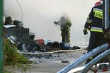 Ogień w fabryce z branży motoryzacyjnej pod Oleśnicą. Z pożarem walczy 10 zastępów straży pożarnej 