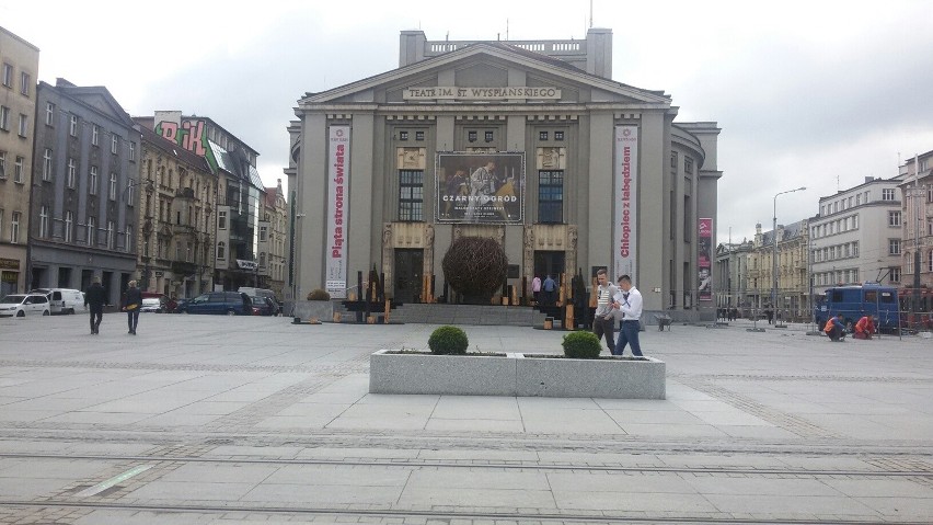 Przebudowa centrum Katowic - plac Teatralny na nowym rynku
