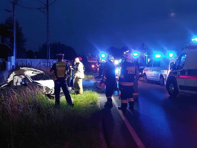 W ciągu  110 minut w Rąbieniu w czwartek (24 sierpnia) wieczorem doszło do dwóch poważnych wypadków. Pierwszy wypadek to zderzenie aut osobowych, drugi to dachowanie, również samochodu osobowego.